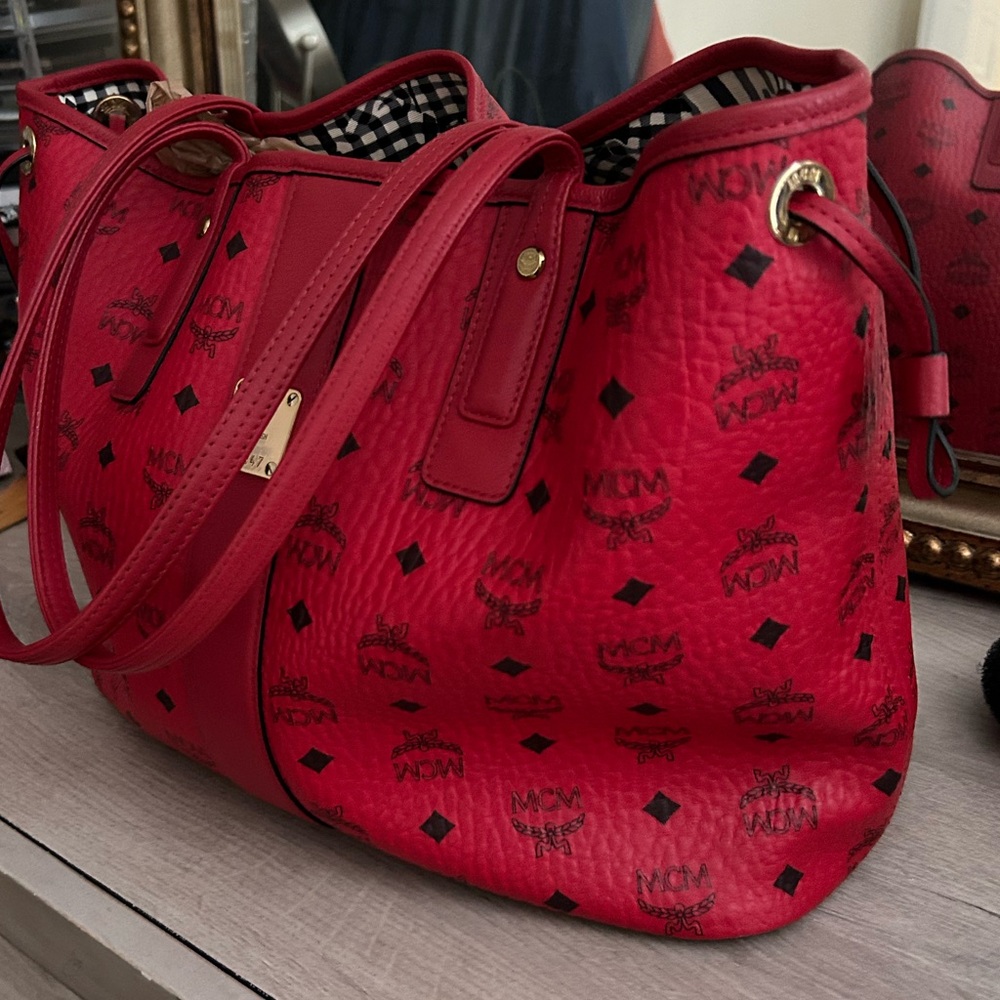 Liz Reversible Medium Visetos Tote Bag - Red and Black Used without wallet
